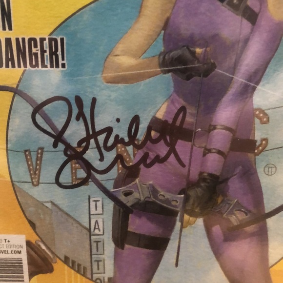 Hawkeye 1 signed by Hailee Steinfeld - Picture 2 of 3